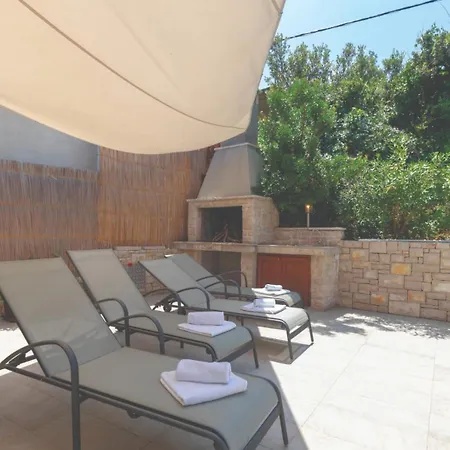 Julia - Korcula By Guide *