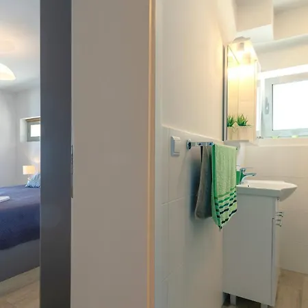 Julia - Korcula By Guide