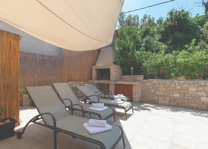 Julia - Korcula By Guide *