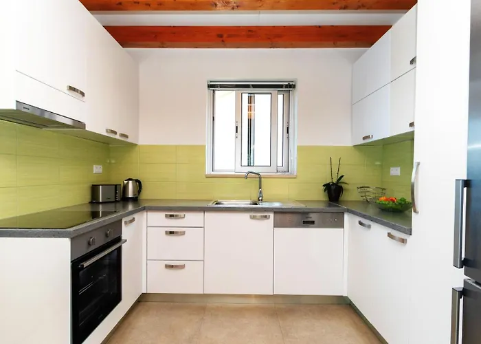 Julia - Korcula By Guide * Blato (Korcula)