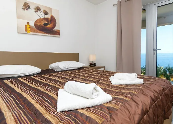 Julia - Korcula By Guide